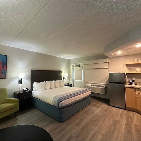 Americinn By Wyndham Menominee Exterior photo