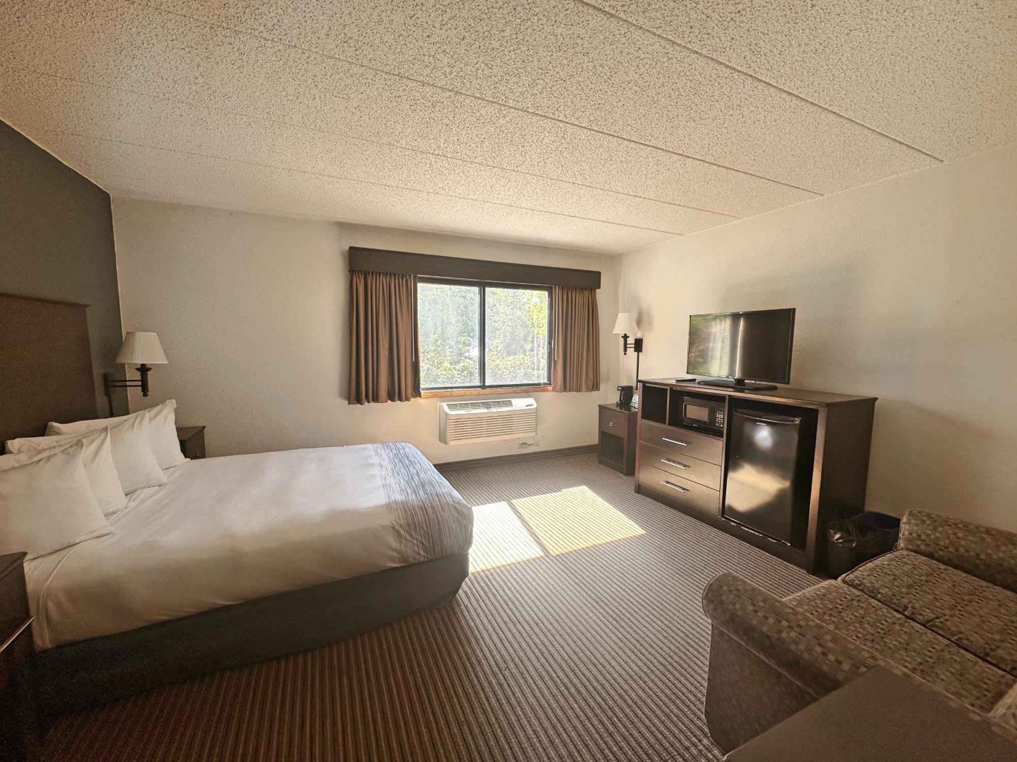 Americinn By Wyndham Menominee Exterior photo
