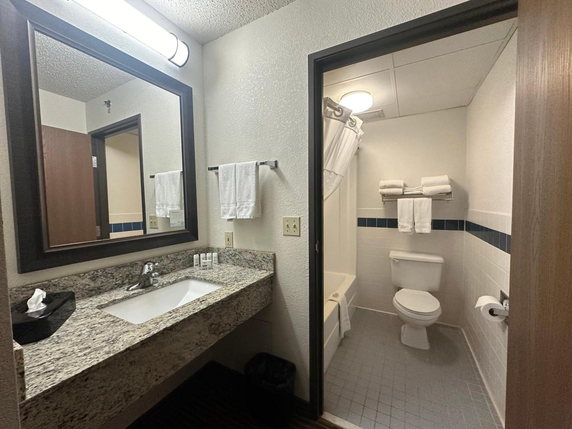 Americinn By Wyndham Menominee Exterior photo