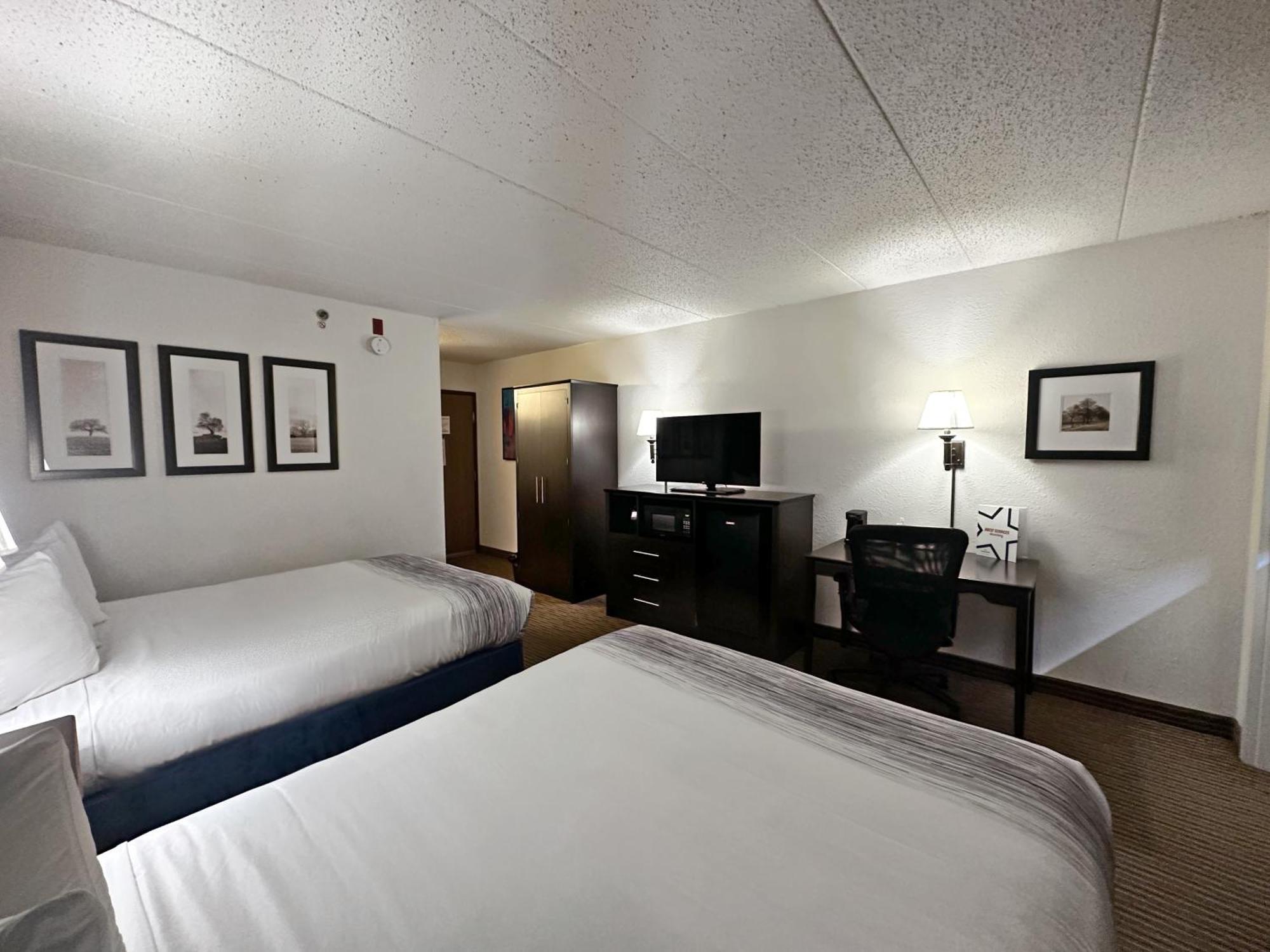 Americinn By Wyndham Menominee Exterior photo