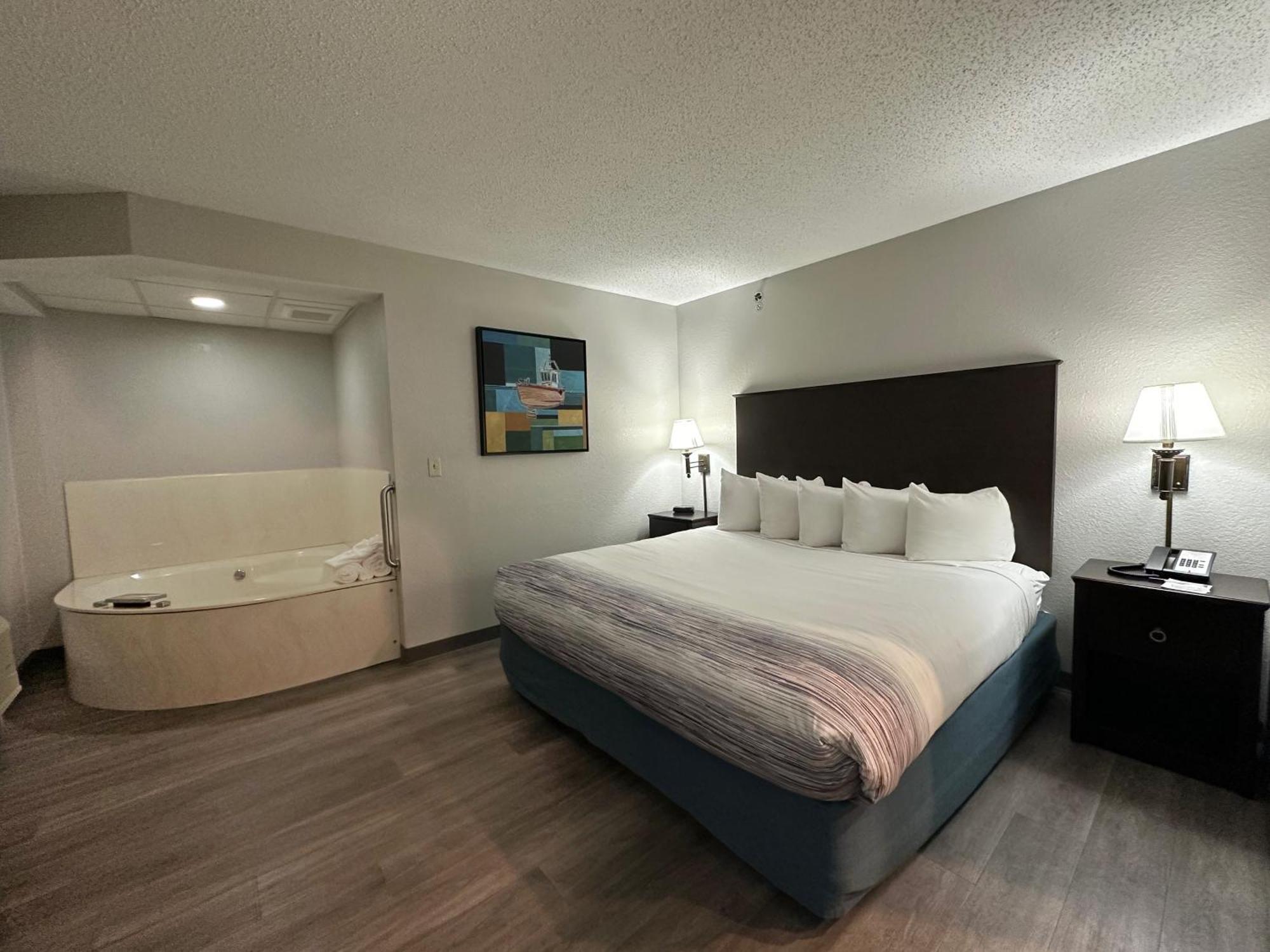 Americinn By Wyndham Menominee Exterior photo