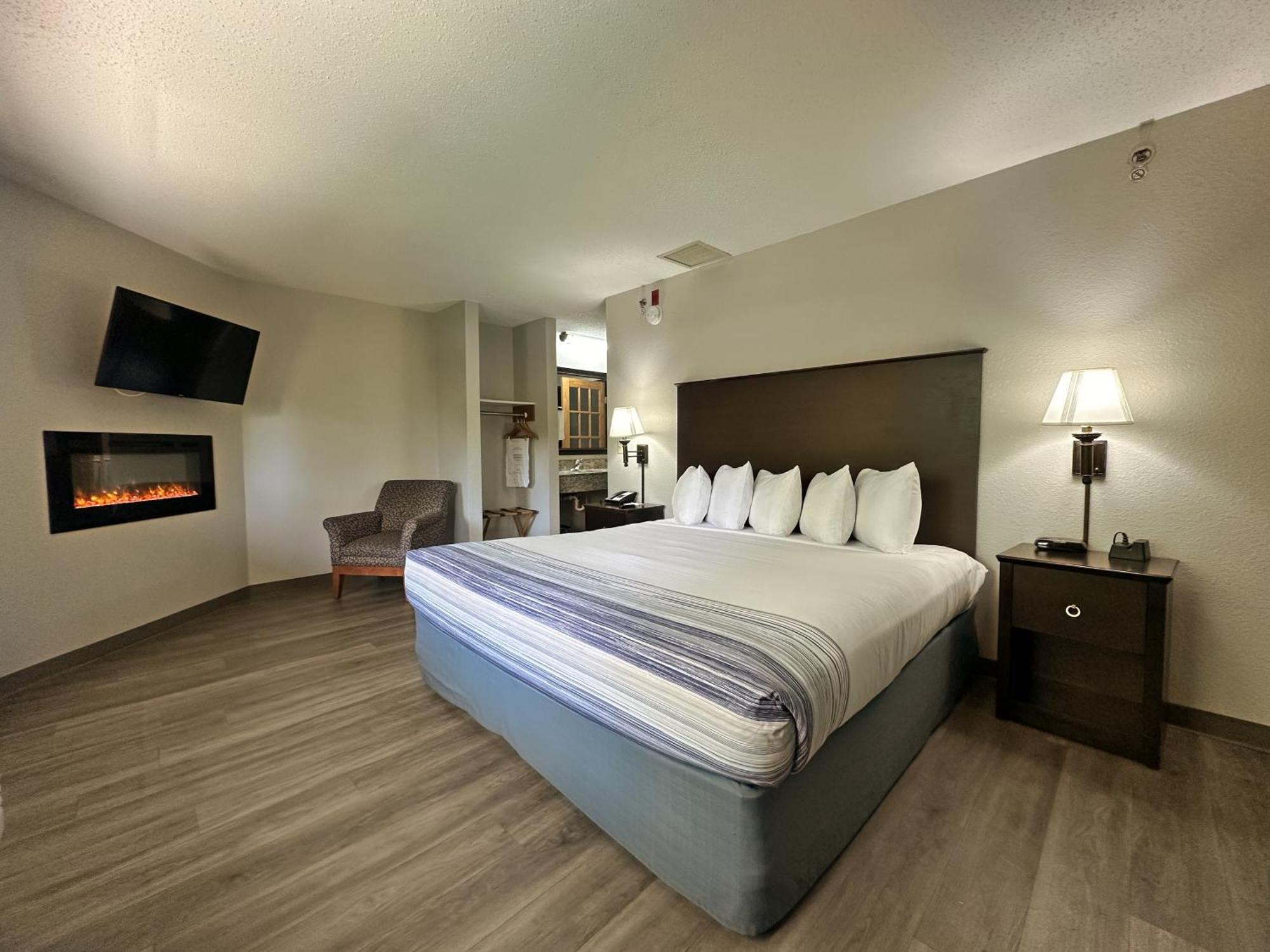 Americinn By Wyndham Menominee Exterior photo