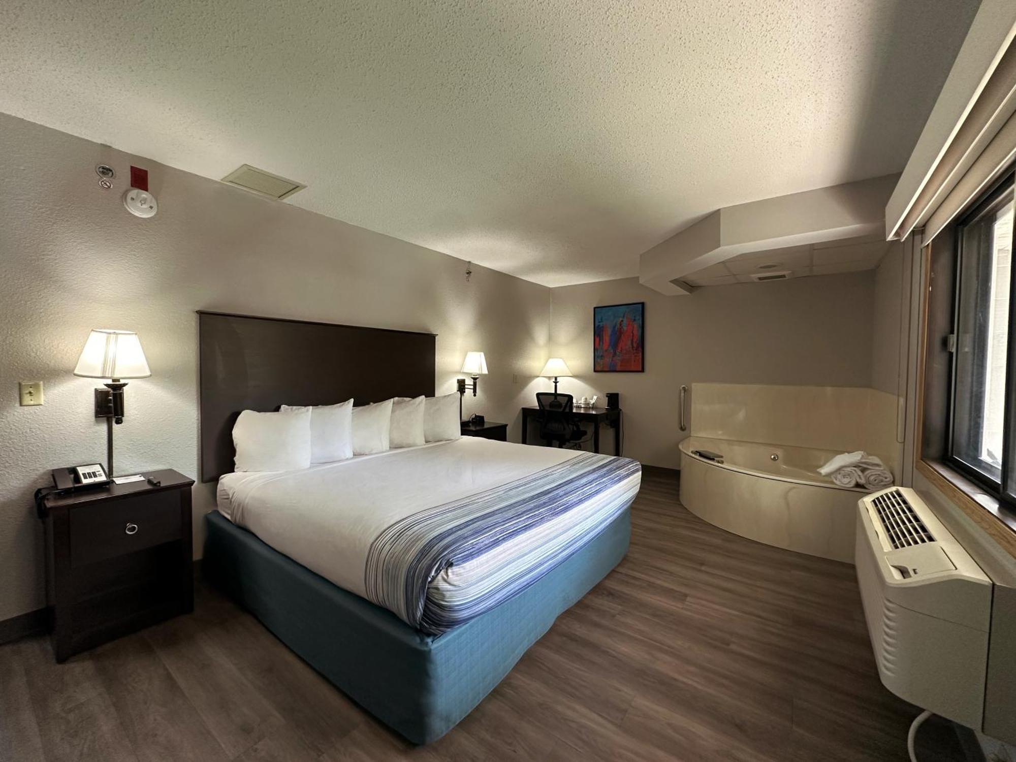 Americinn By Wyndham Menominee Exterior photo