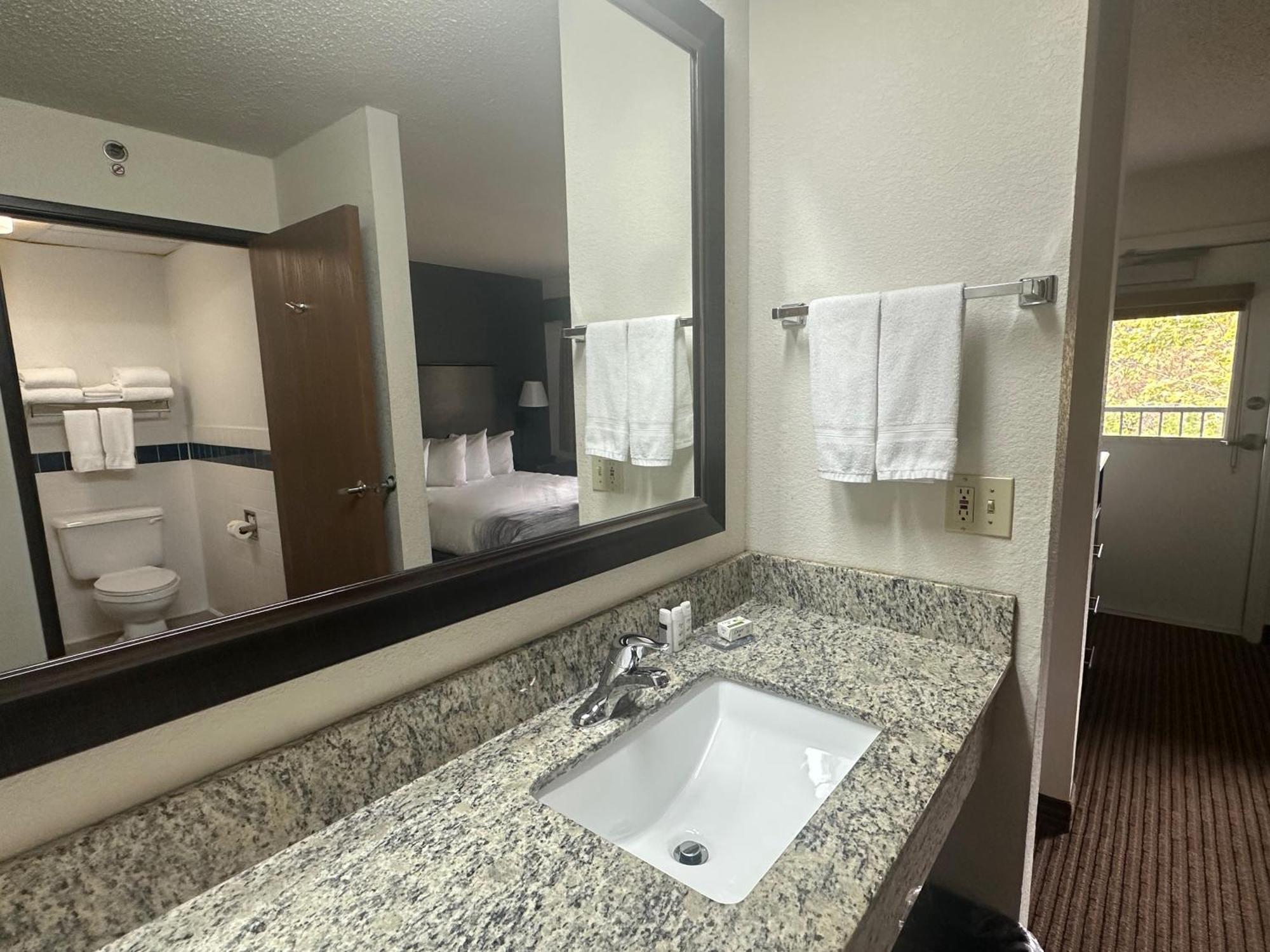 Americinn By Wyndham Menominee Exterior photo