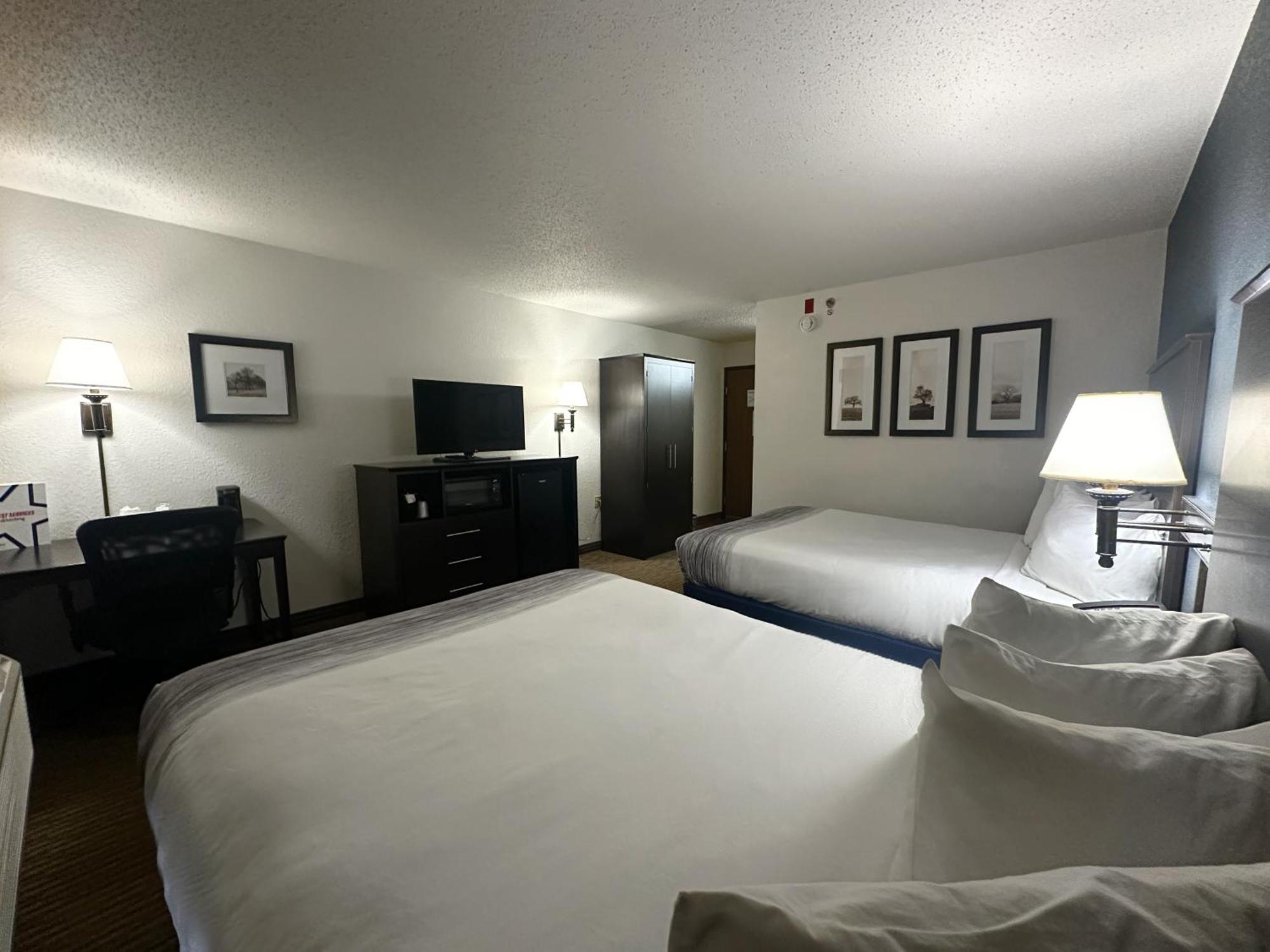 Americinn By Wyndham Menominee Exterior photo