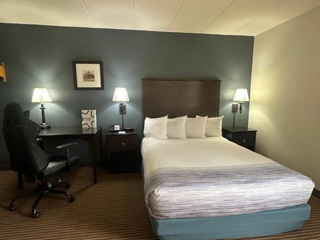Americinn By Wyndham Menominee Exterior photo
