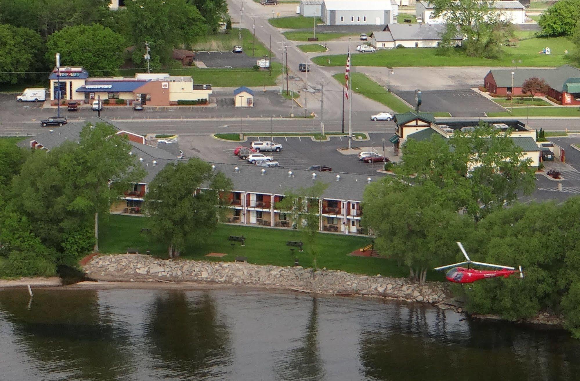 Americinn By Wyndham Menominee Exterior photo