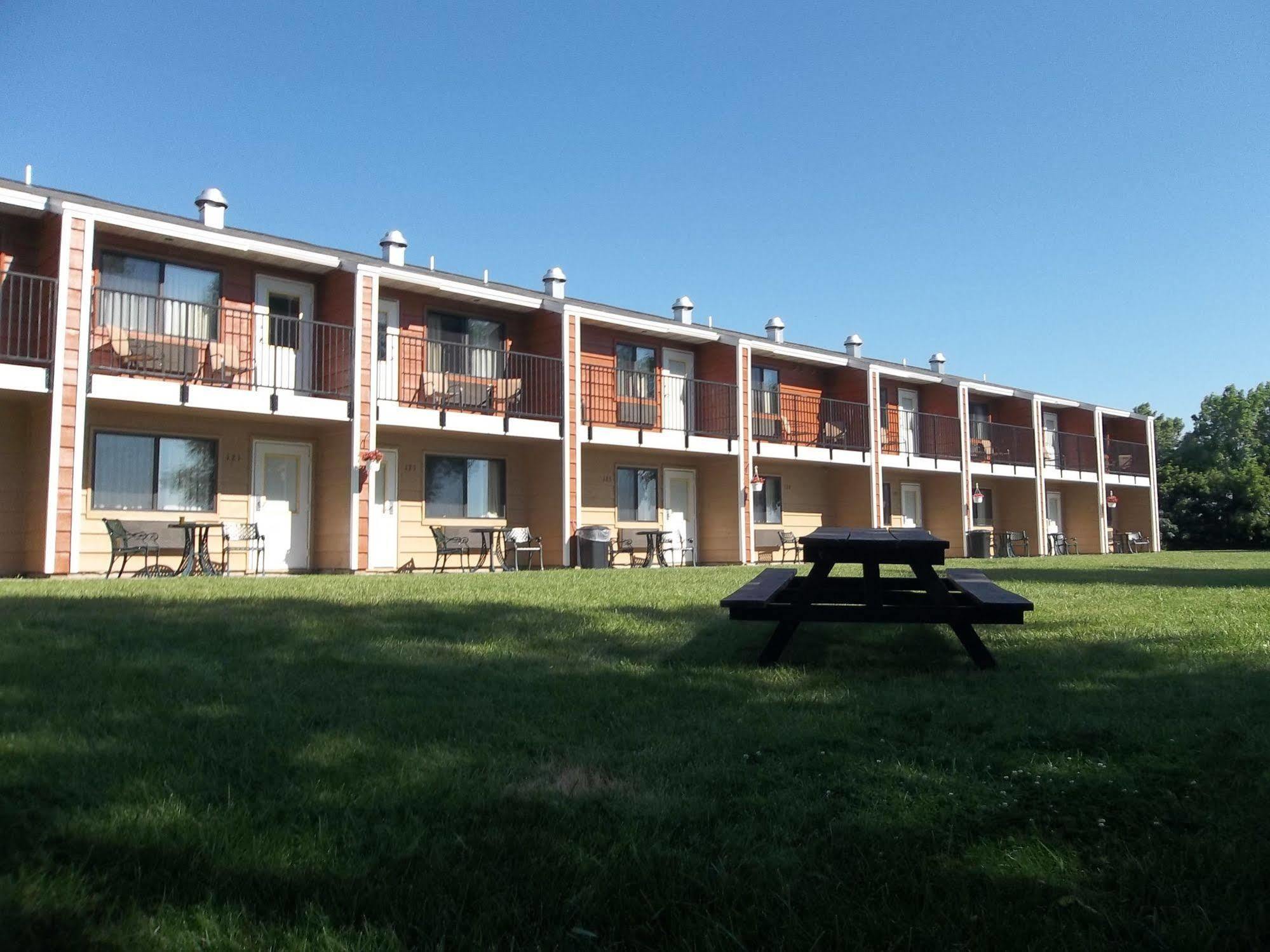 Americinn By Wyndham Menominee Exterior photo